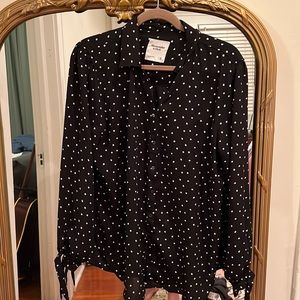 Abercrombie abstract dotted button up blouse